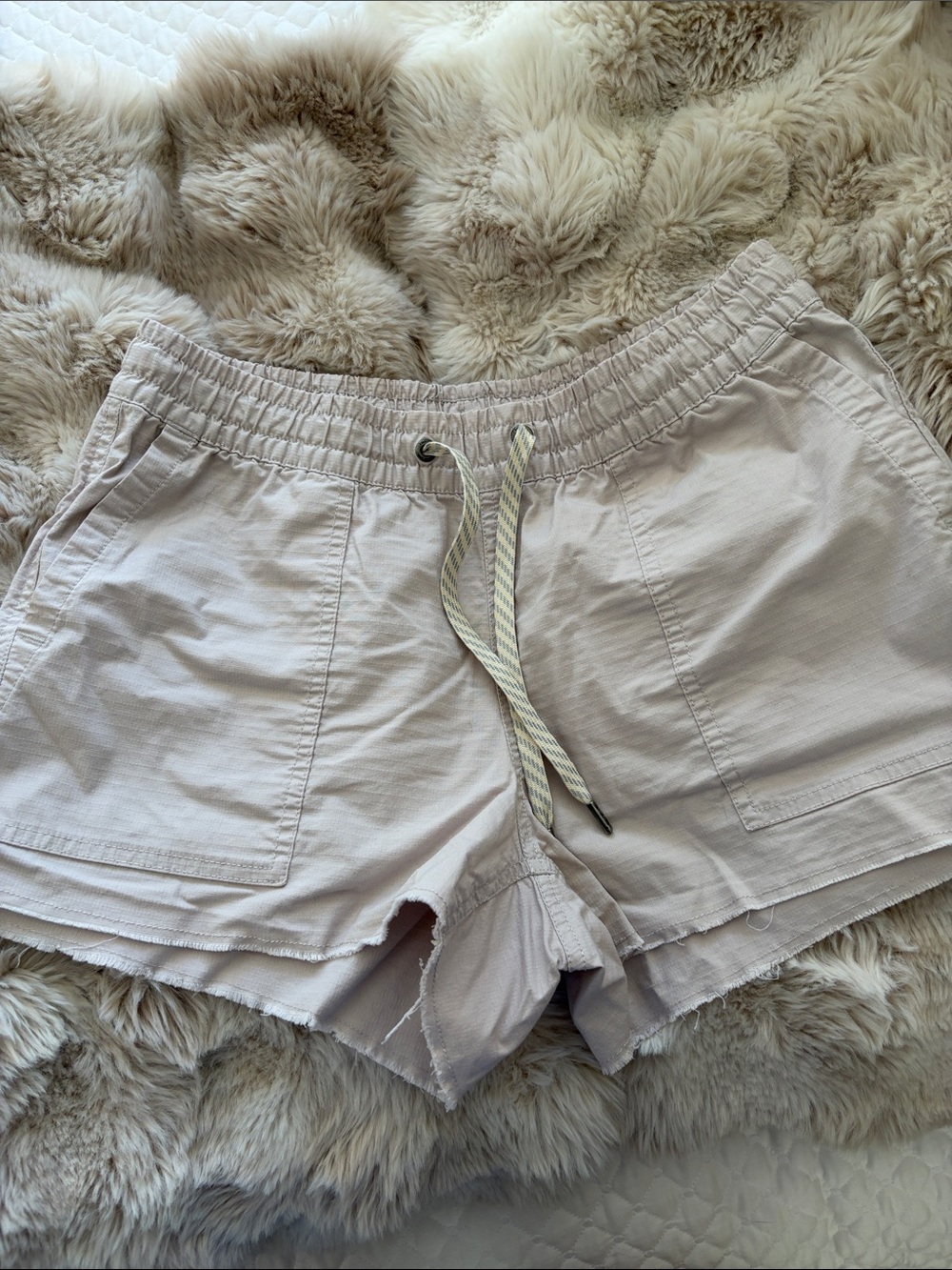 Vuori Women’s Casual Drawstring Shorts in Light Beige